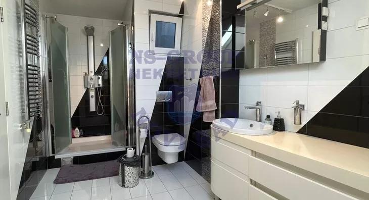 Sedmosoban stan | 4zida