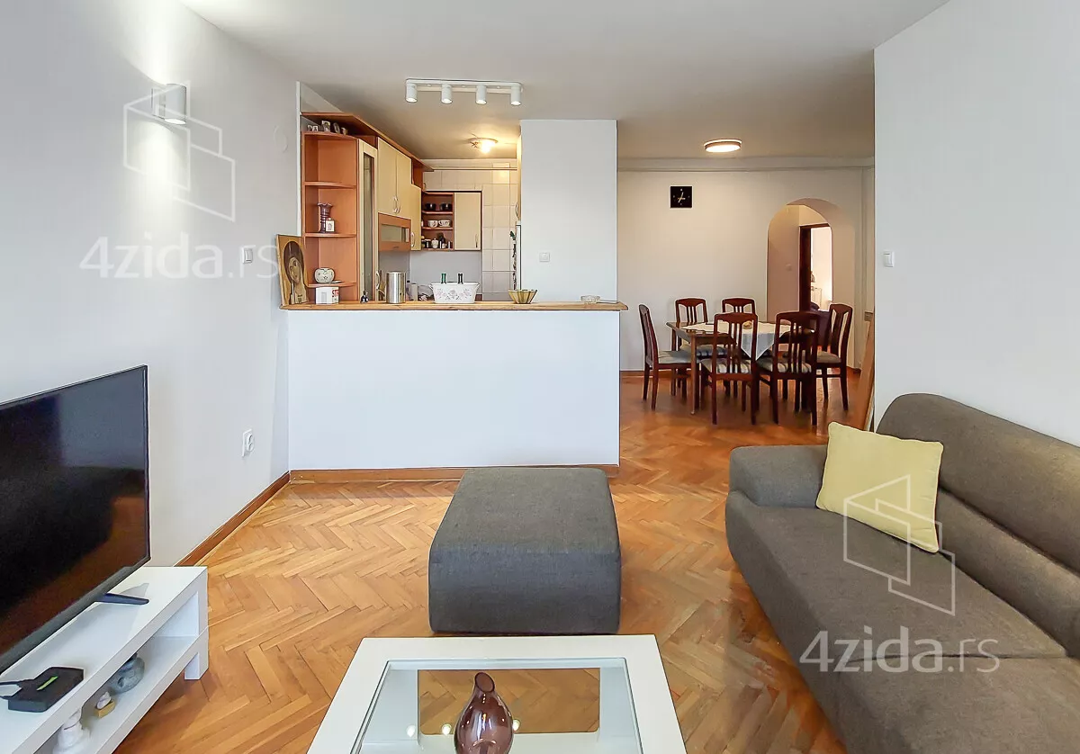 Šestosoban stan | 4zida