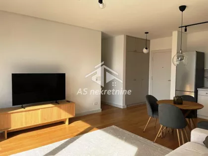 Vukov Spomenik | 4zida.rs