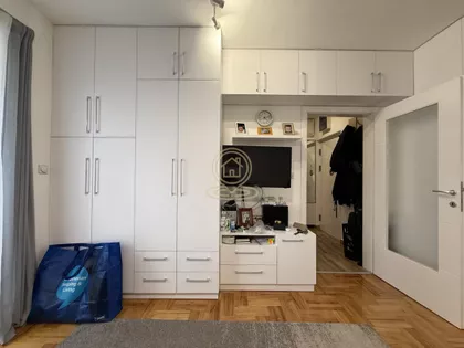 Crveni Pevac | 4zida.rs