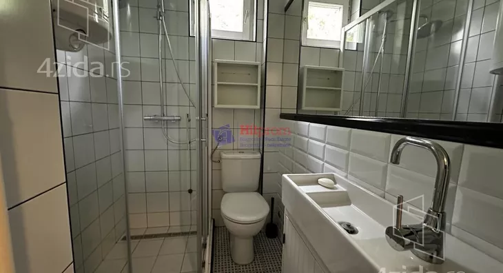 Šestosoban stan | 4zida