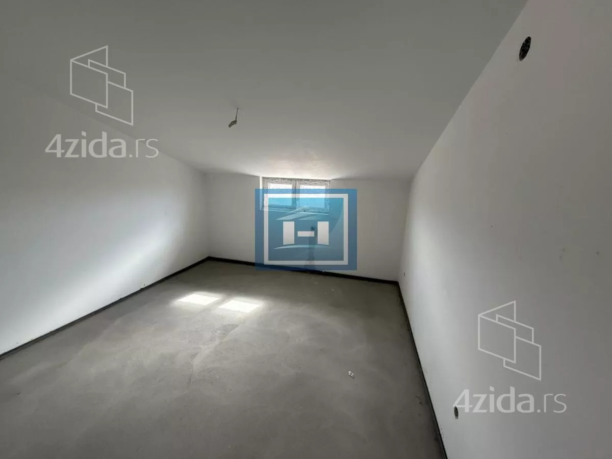 Šestosoban stan | 4zida