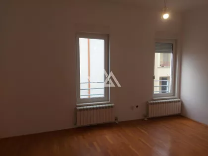 Miće Orlovića | 4zida.rs