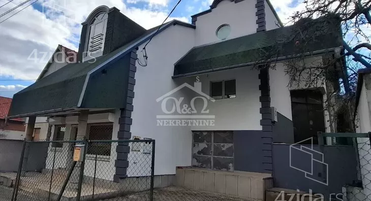 Poslovna zgrada | 4zida