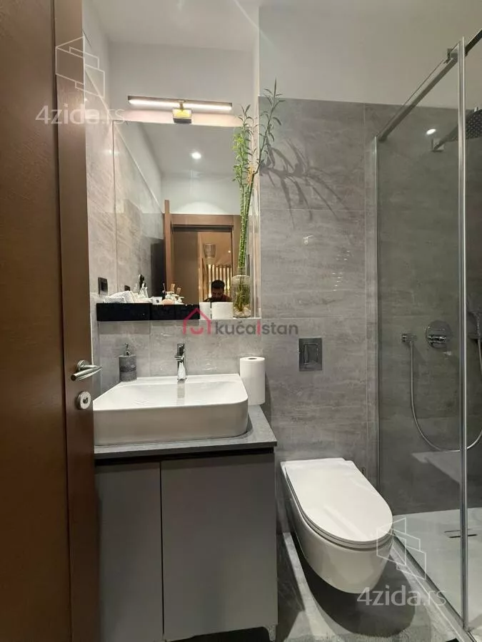 Petosoban stan | 4zida