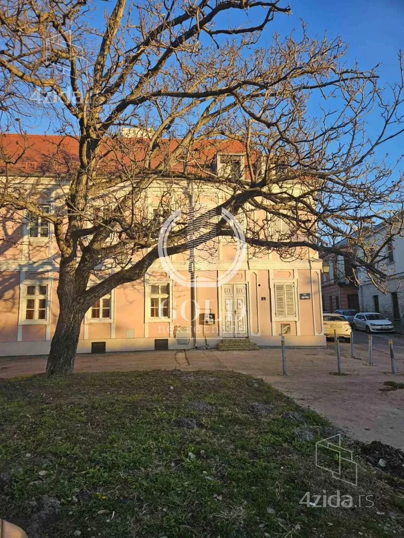 Šestoiposoban stan | 4zida