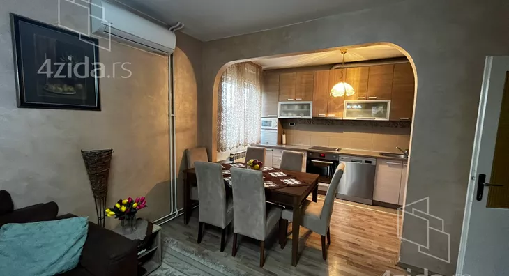 Šestosoban stan | 4zida