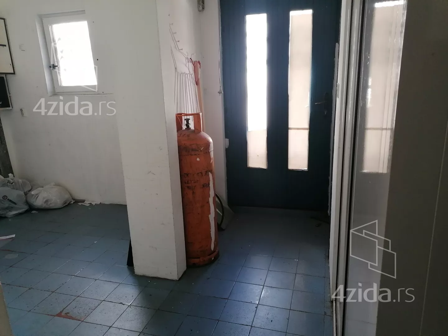 Lokal | 4zida