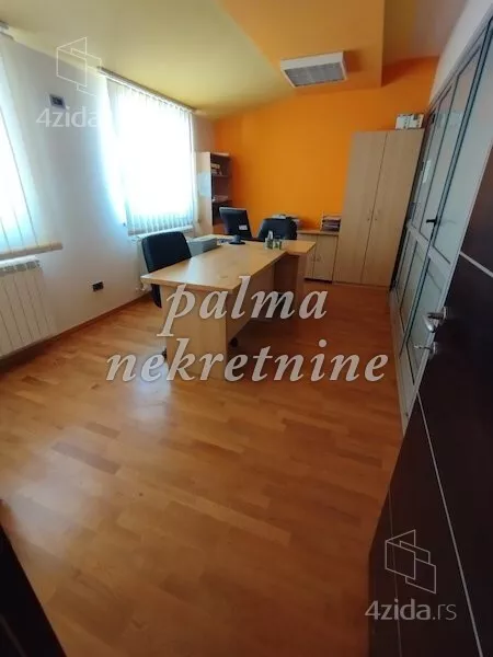 Poslovna zgrada | 4zida