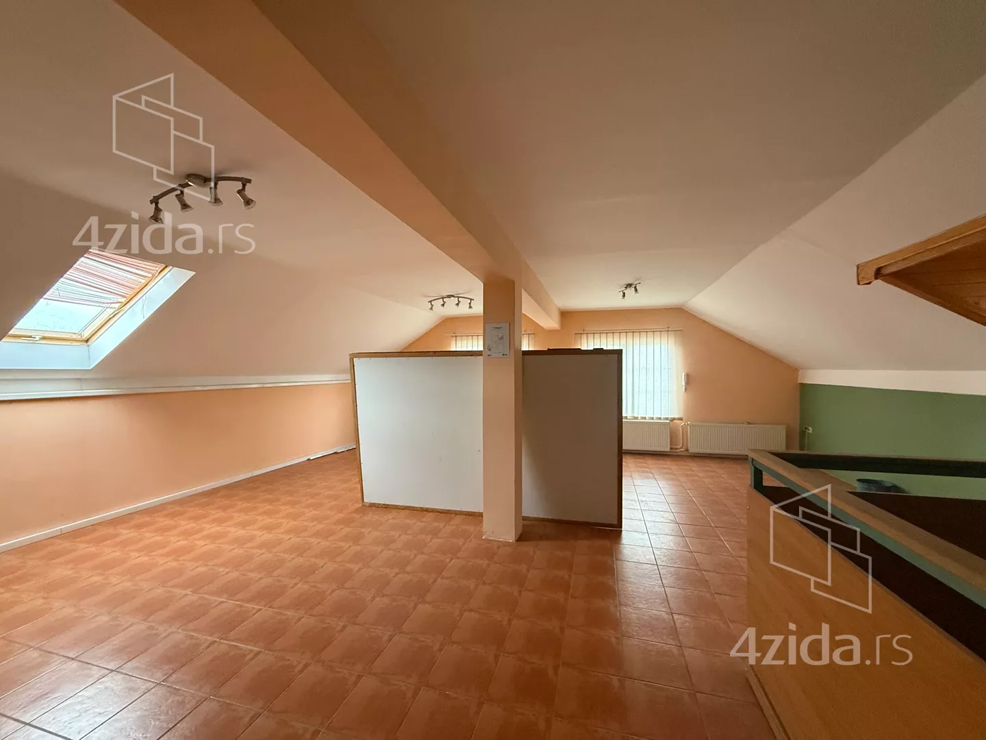 Poslovna zgrada | 4zida