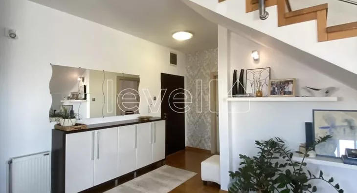 Šestosoban stan | 4zida