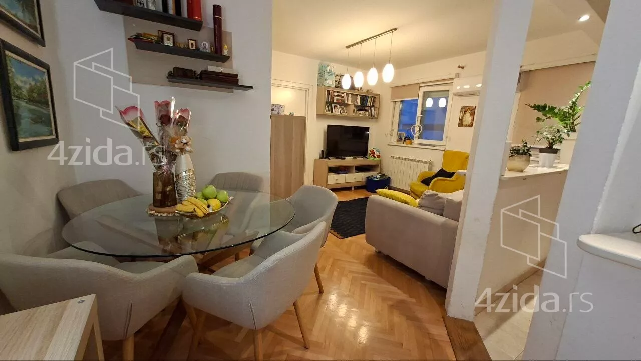 Jednoiposoban stan | 4zida