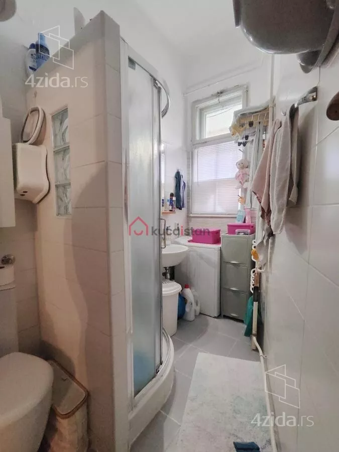 Šestosoban stan | 4zida