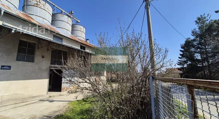 Poslovna zgrada | 4zida