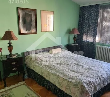 Šestoiposoban stan | 4zida