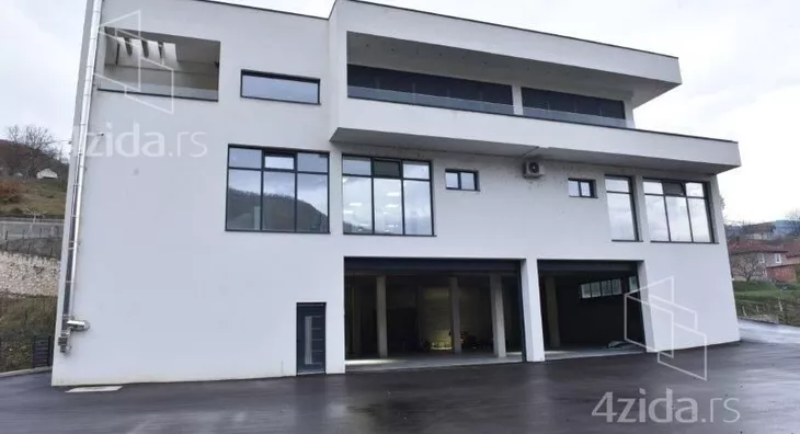 Poslovna zgrada | 4zida