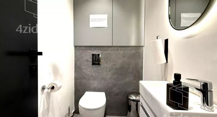 Poslovna zgrada | 4zida