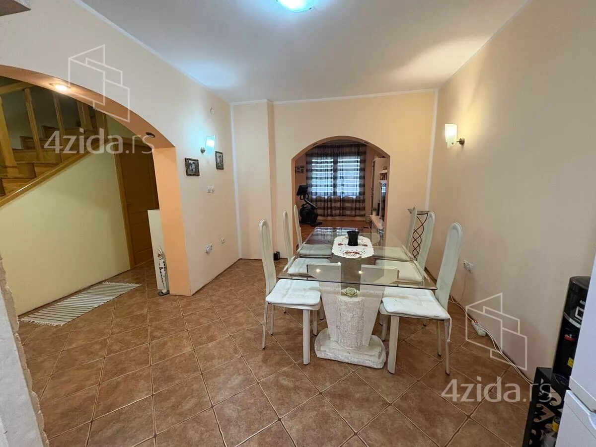 3-etažna kuća | 4zida