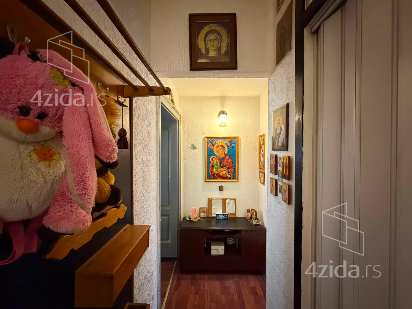 Sedmosoban stan | 4zida