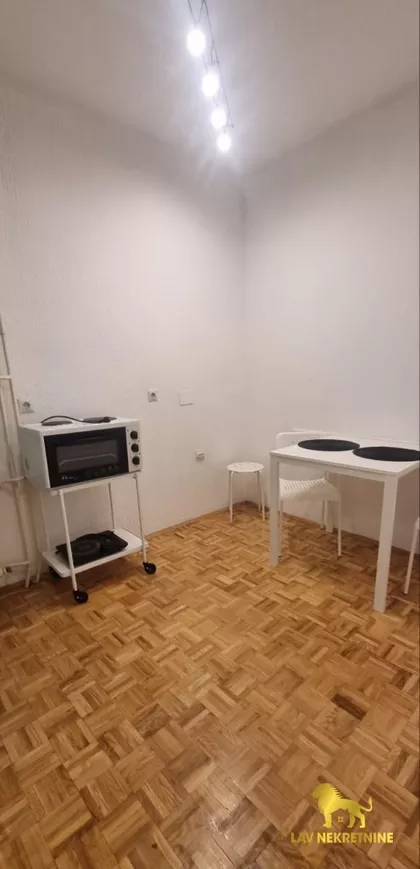 STRAŽILOVSKA | 4zida.rs