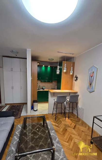 KOLO SRPSKIH SESTARA | 4zida.rs