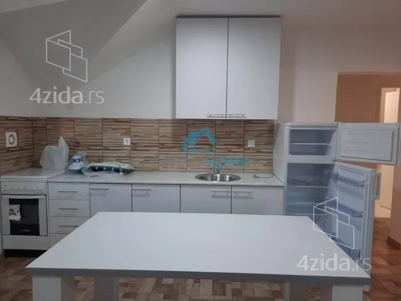 Četvoroiposoban stan | 4zida