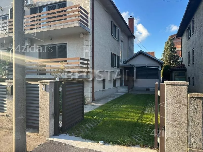 Šestosoban stan | 4zida