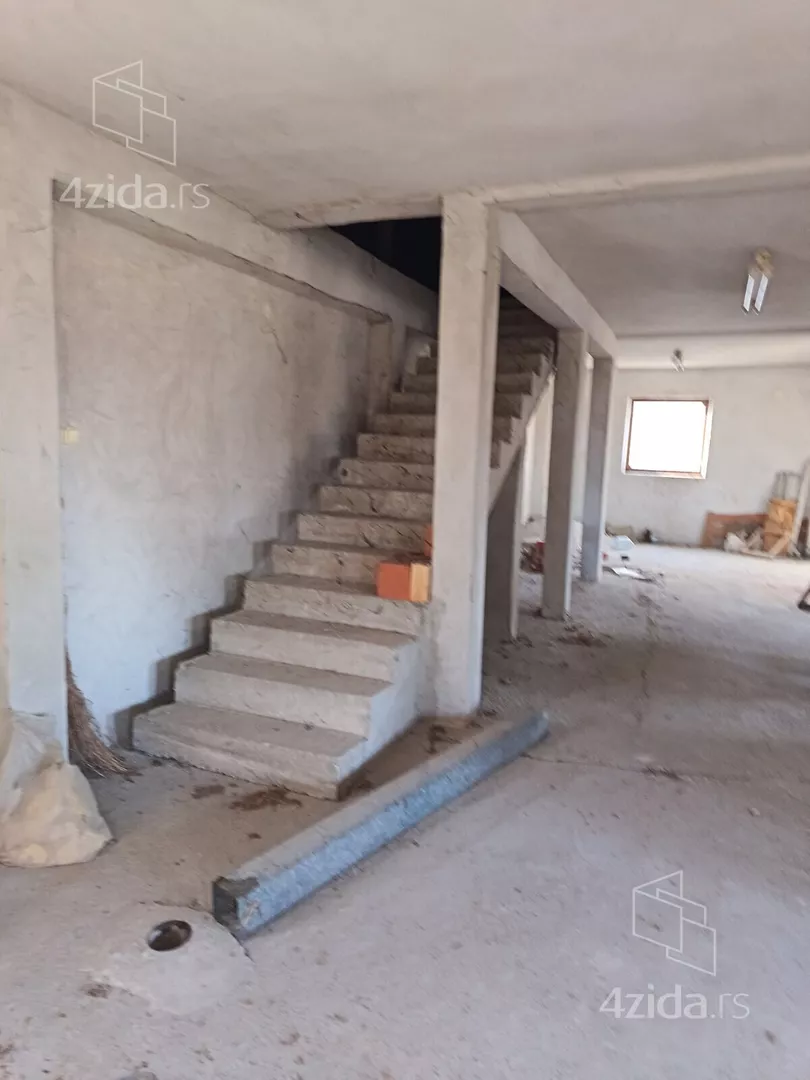 Poslovna zgrada | 4zida