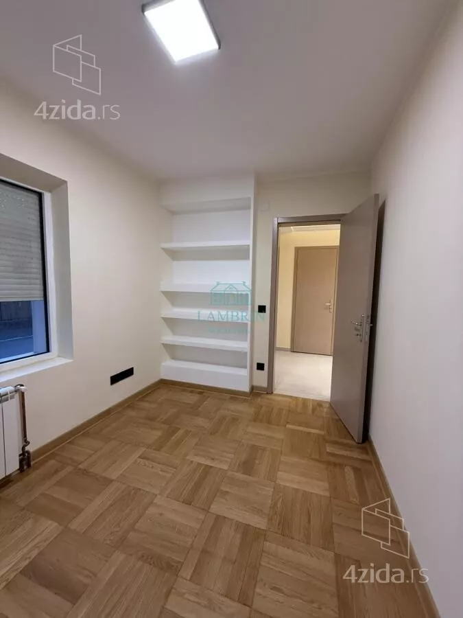 Četvoroiposoban stan | 4zida