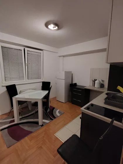 Milovana Gušića 38A | 4zida.rs