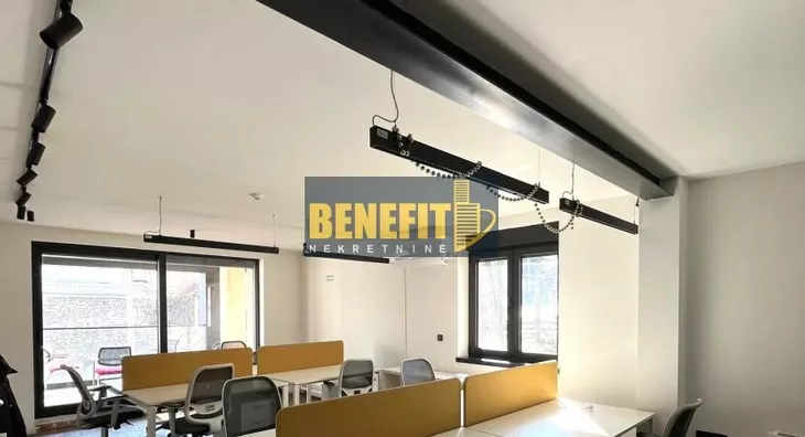 Poslovna zgrada | 4zida