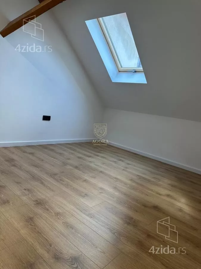 Četvoroiposoban stan | 4zida