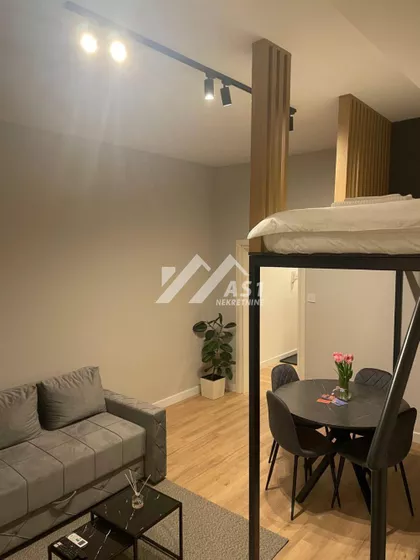 Lasla Gala | 4zida.rs