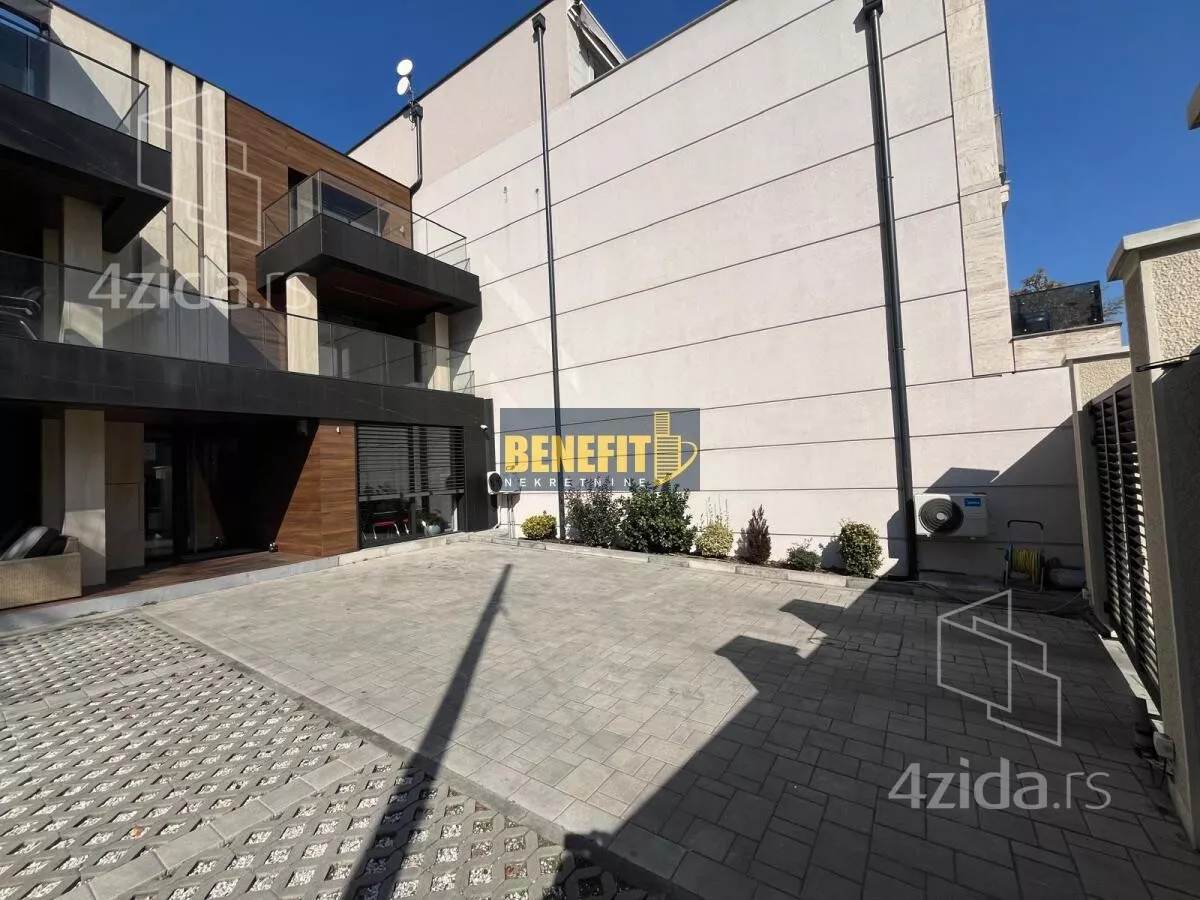 Poslovna zgrada | 4zida