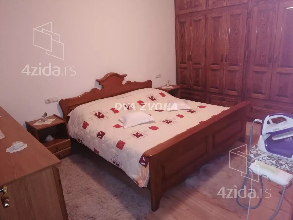 Poslovna zgrada | 4zida