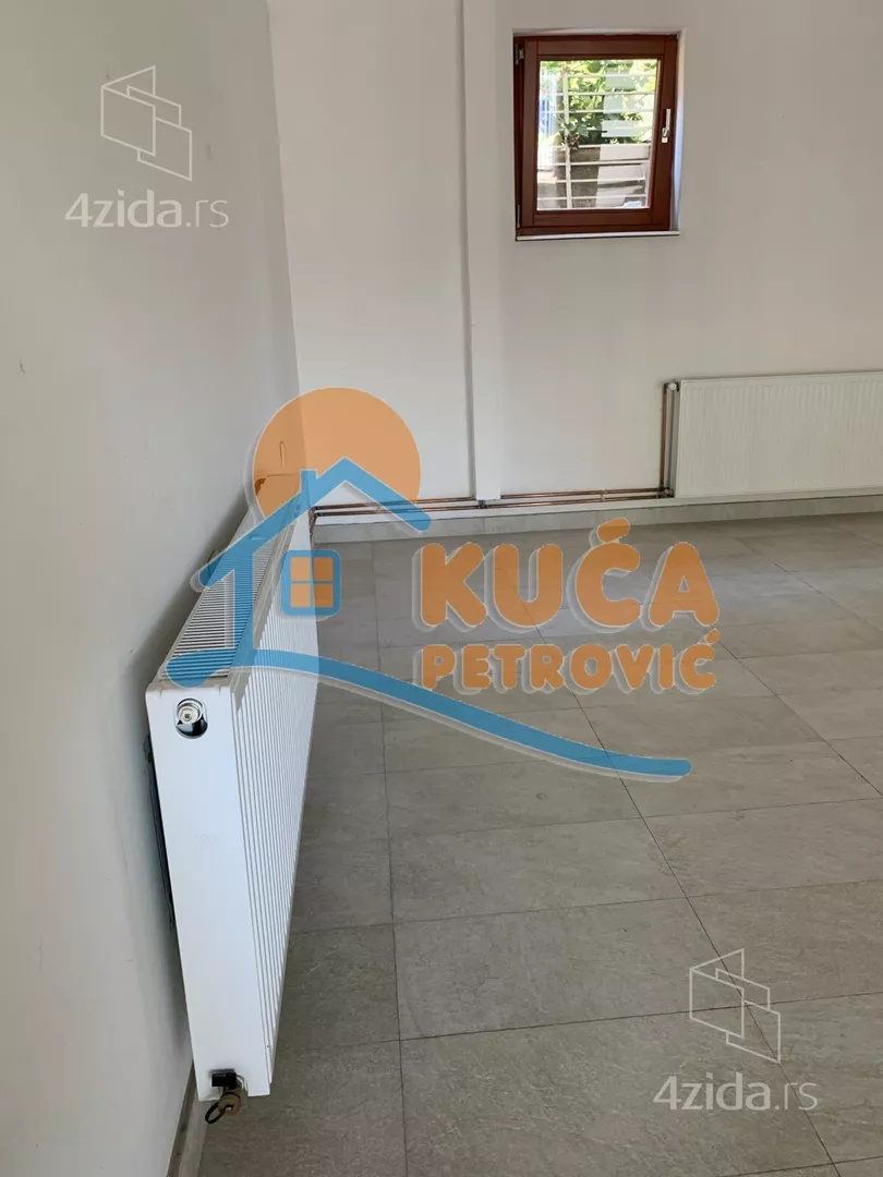 Lokal | 4zida