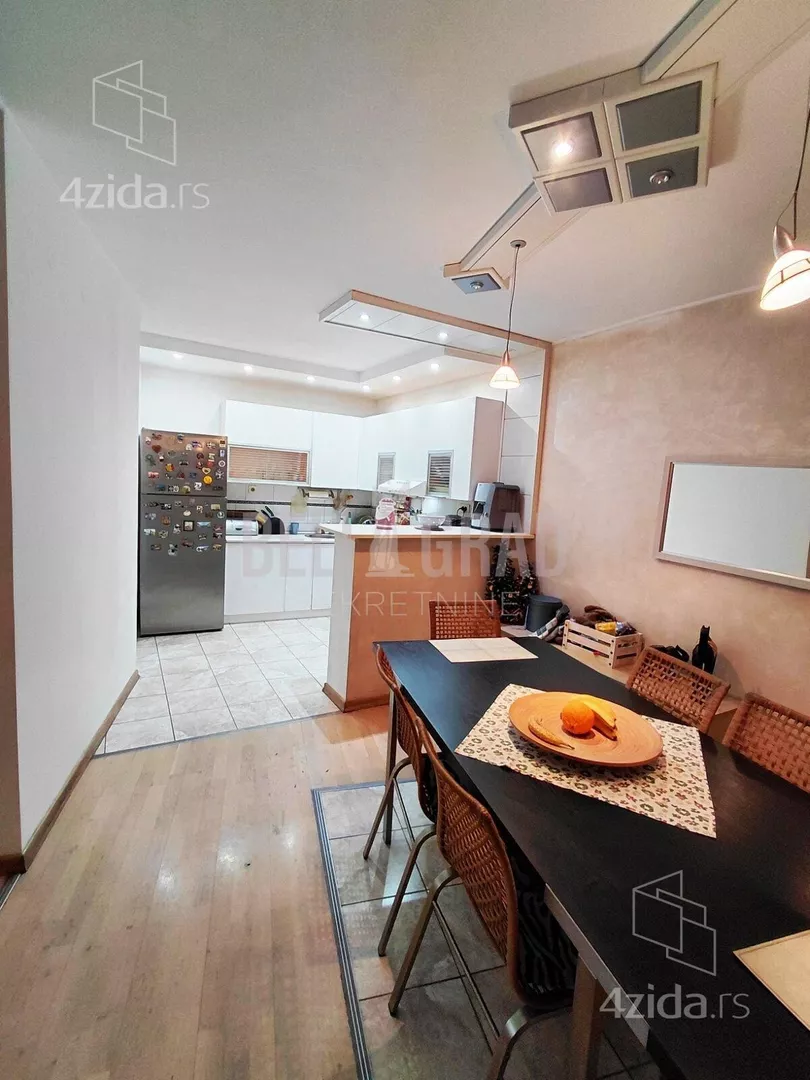 Četvoroiposoban stan | 4zida