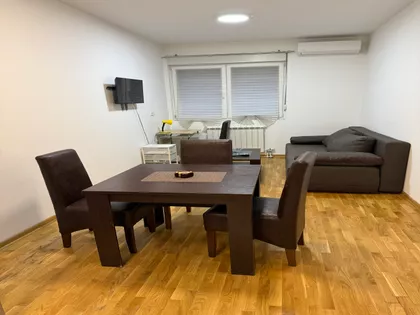 Gospodara Vučića | 4zida.rs