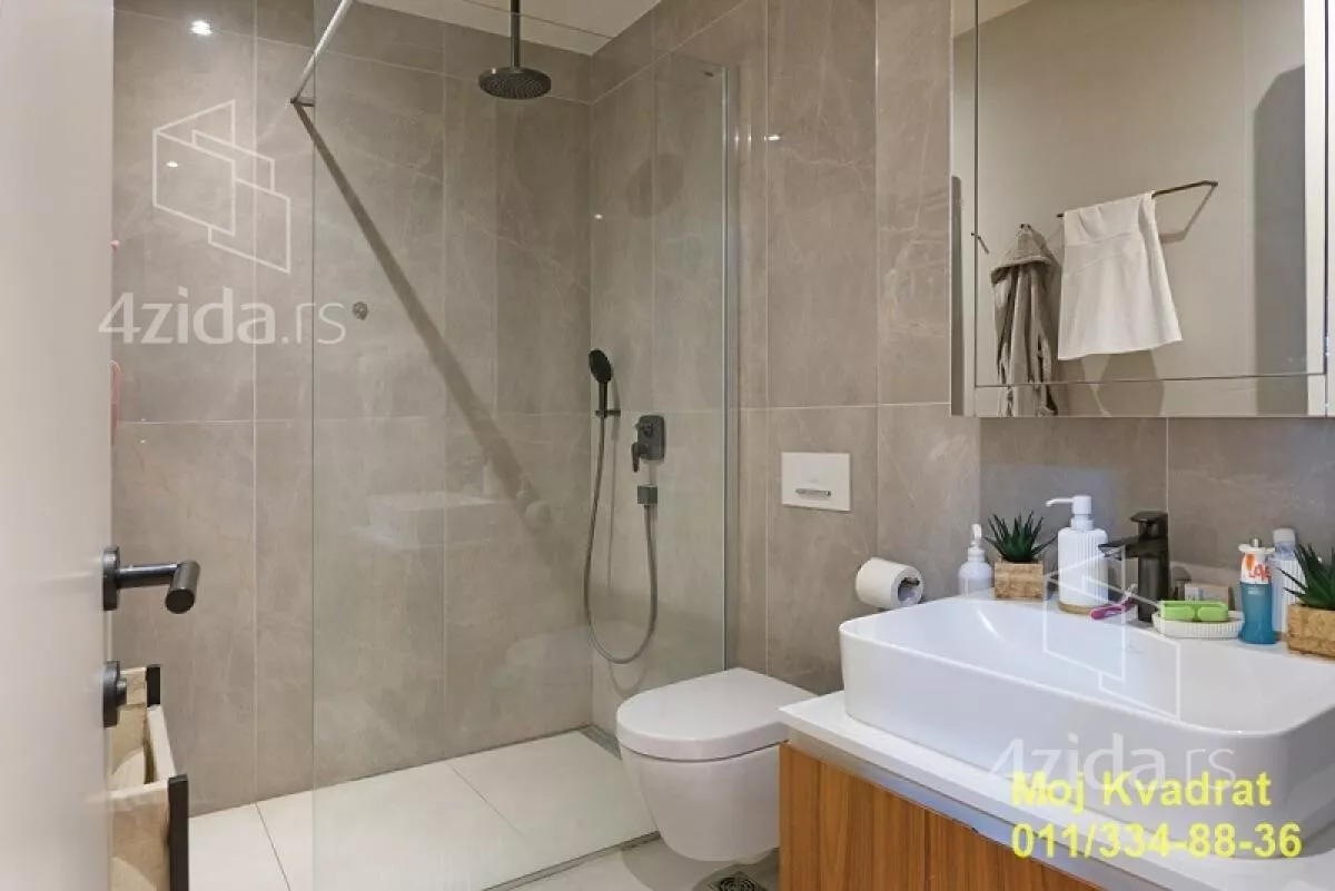 Šestosoban stan | 4zida