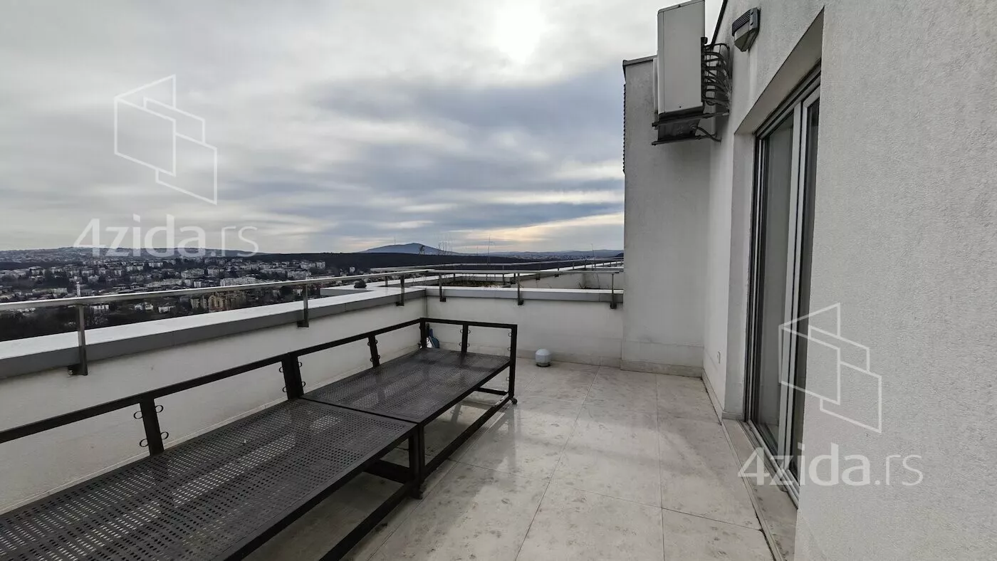 Četvoroiposoban stan | 4zida