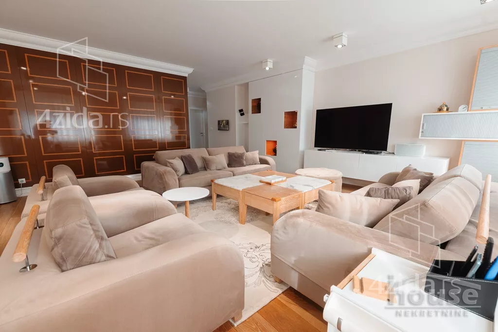 Šestosoban stan | 4zida