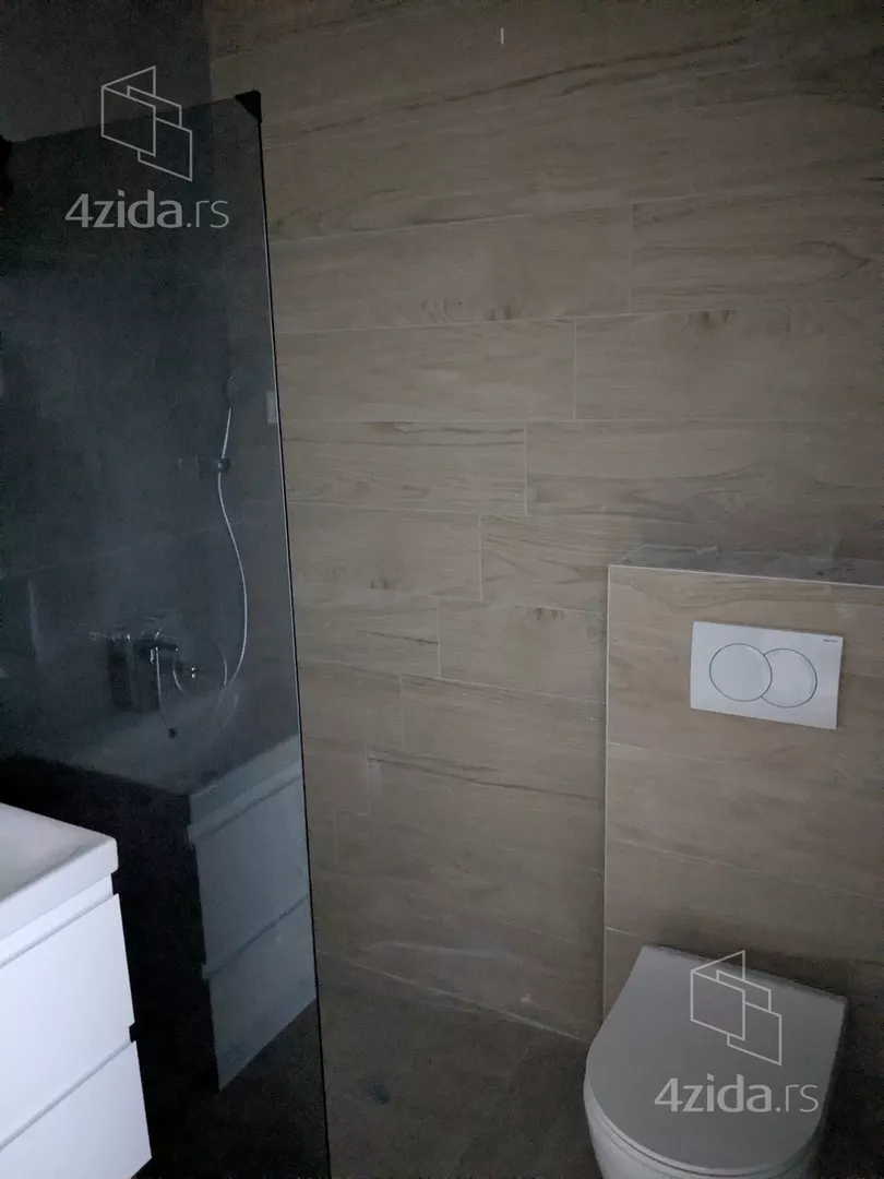 Šestoiposoban stan | 4zida