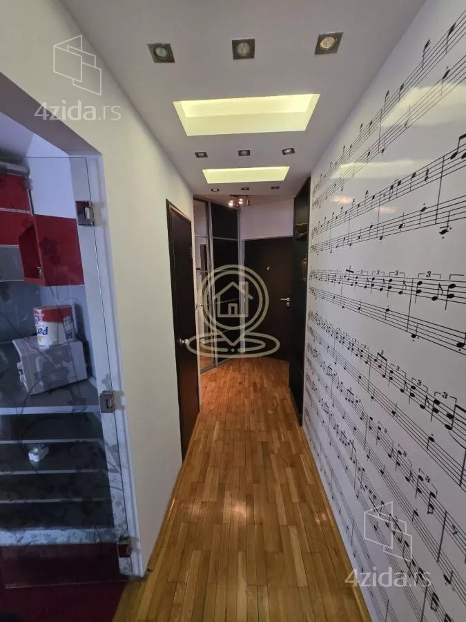 Troiposoban stan | 4zida