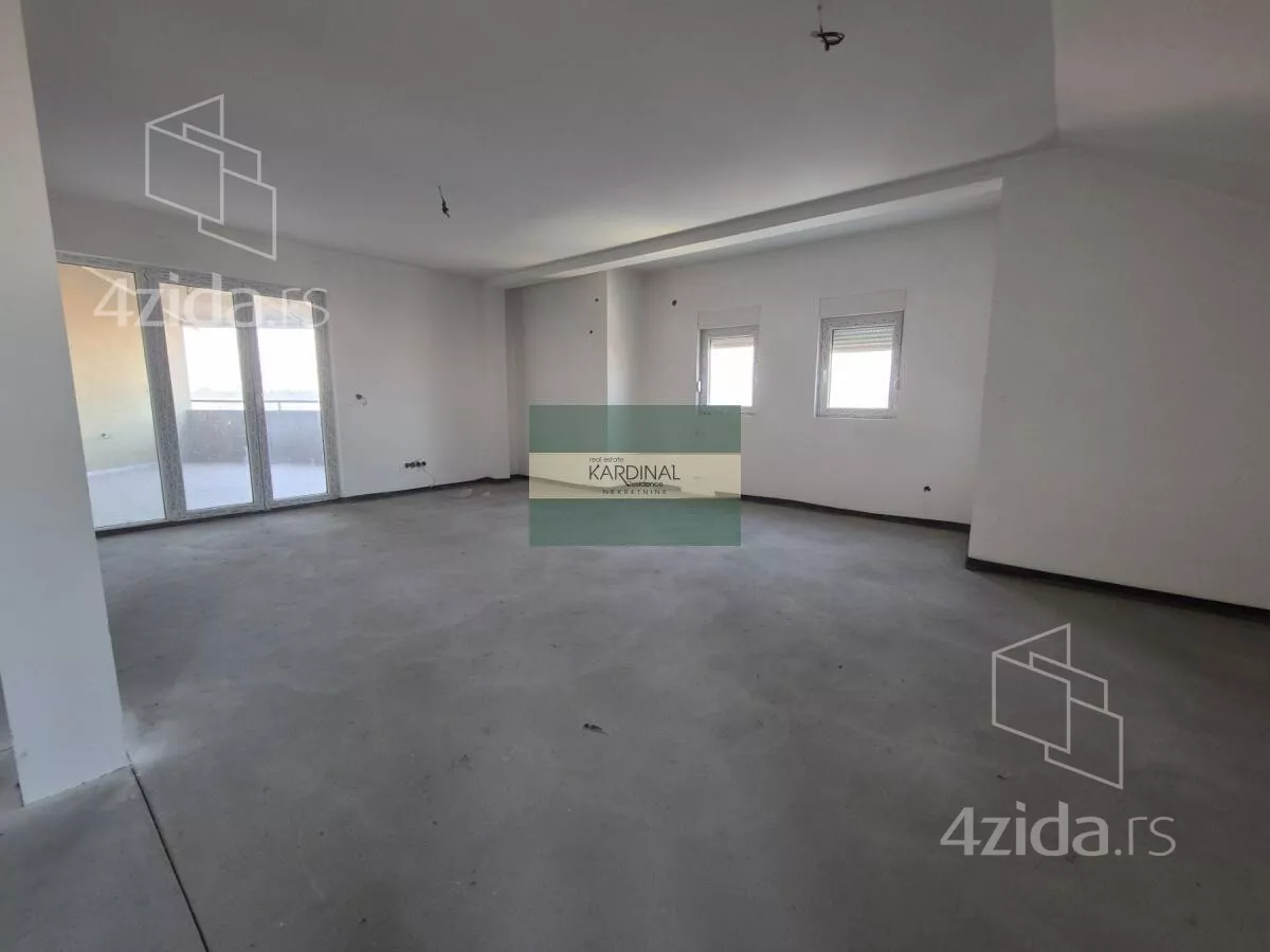 Šestosoban stan | 4zida