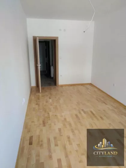 Crveni Pevac | 4zida.rs