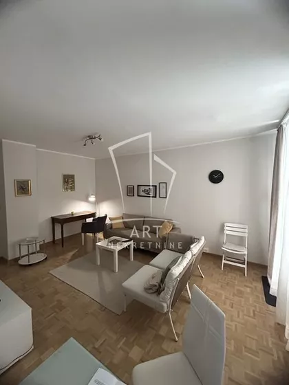 Jovana Ćirilova | 4zida.rs