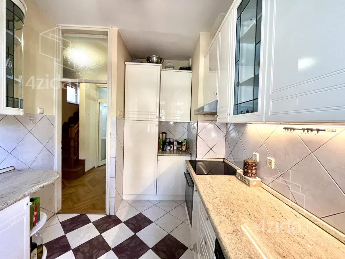 Petosoban stan | 4zida