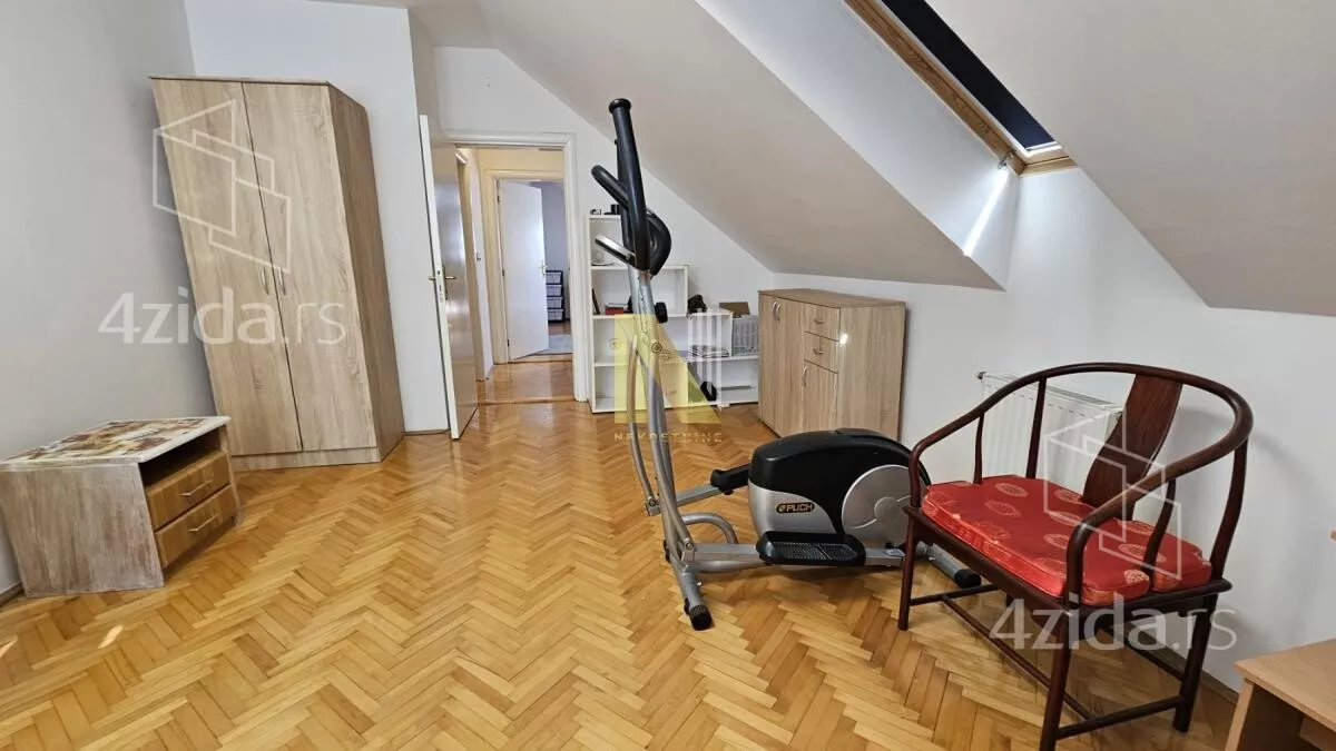 Četvoroiposoban stan | 4zida
