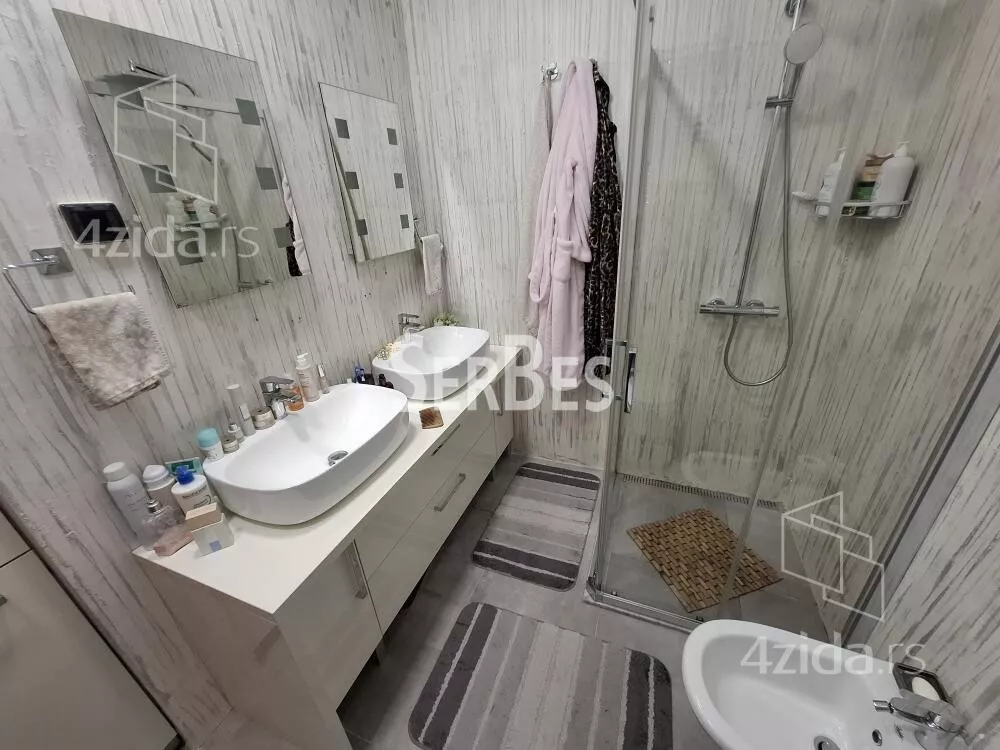 Petosoban stan | 4zida