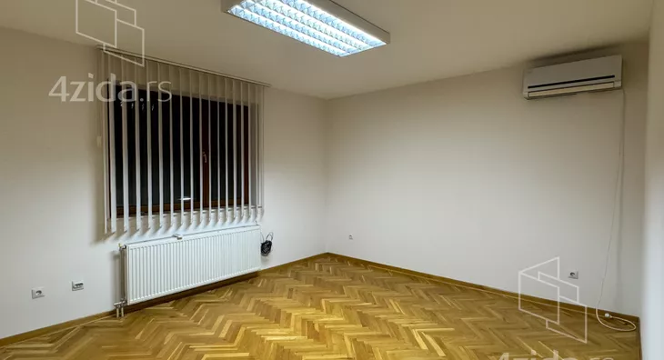 Četvoroiposoban stan | 4zida